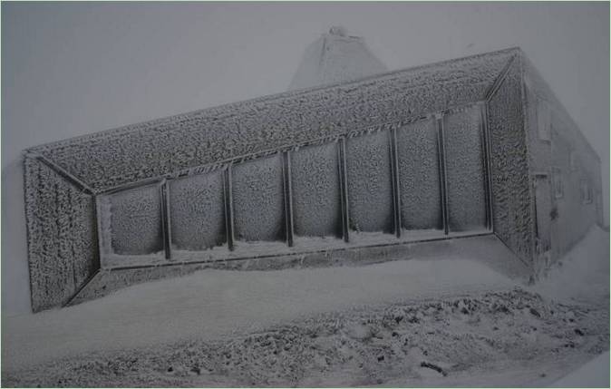 Berghütten von Rabothytta: Eiskruste an der Fassade