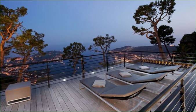 Terrasse mit Blick auf das Meer