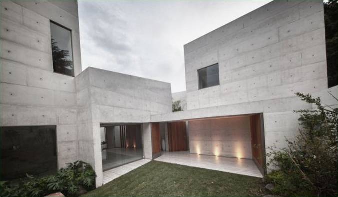 Ein geräumiges CAP-Haus mit minimalistischer Innenarchitektur von Estudio MMX, Mexiko-Stadt, Mexiko