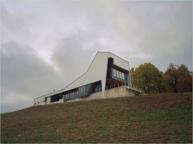 Das Design des prächtigen Round Mountain House in den USA