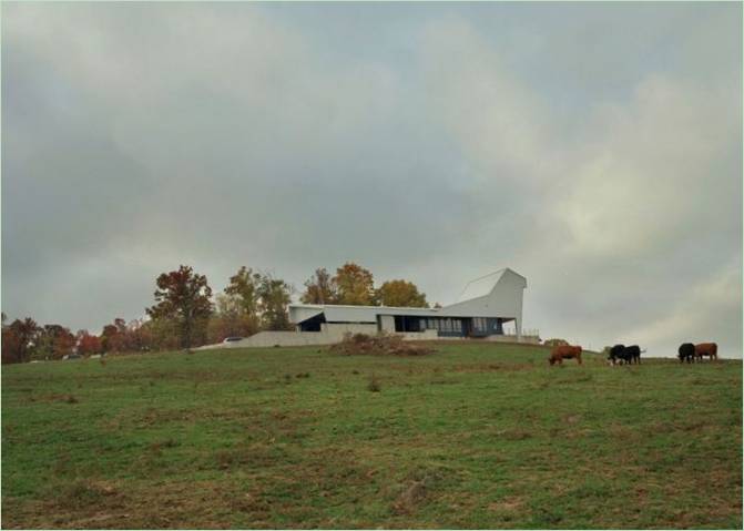 Das Design des prächtigen Round Mountain House in den USA