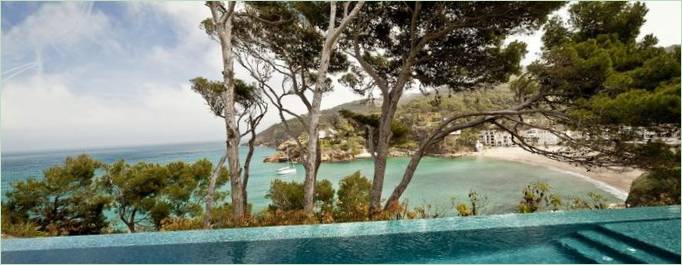 Villa Casa Costa Brava in Spanien hat einen Blick auf den Pool