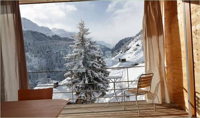 Panoramafenster mit Blick auf die Berge