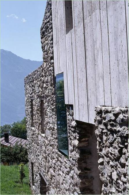 Einzigartige Rekonstruktion des Bauernhauses von Chamoson Savioz in der Schweiz