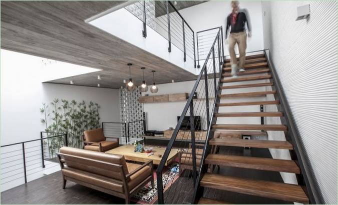 Treppe zum ersten Stock eines Hauses