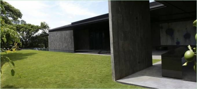 Casa Altamira ist ein einzigartiges Haus des spanischen Architekten Joan Puigcorbe, Ciudad Colon, Costa Rica