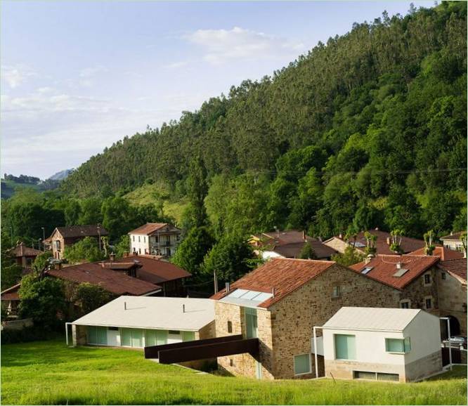 Projekt des Hauses mit zwei Pavillons Casa Euroalcaba in Kantabrien