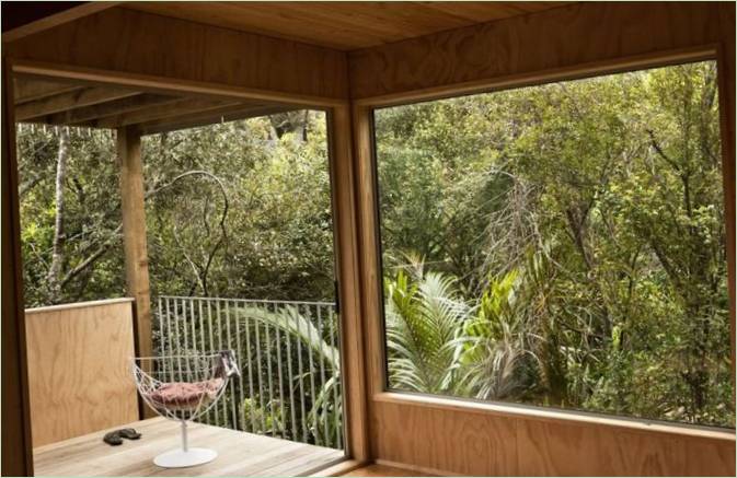 Terrassensessel mit Blick auf den Wald