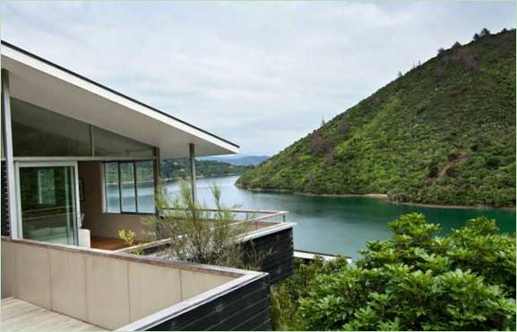 Luxuriöser Bergblick vom Balkon einer Villa