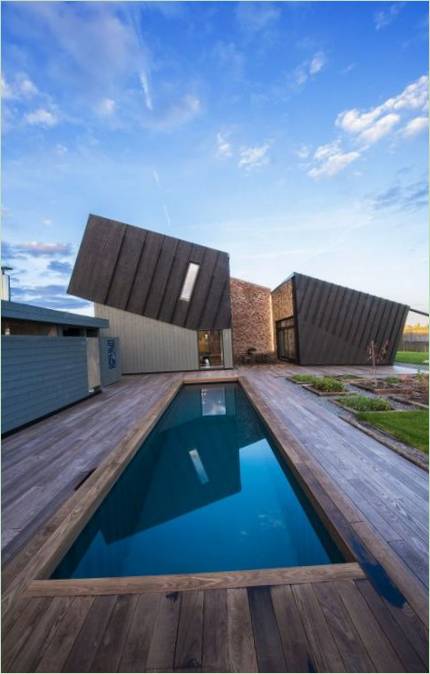 Snøhetta-Haus aus Backstein und Holz: Schwimmbad mit Holzterrasse