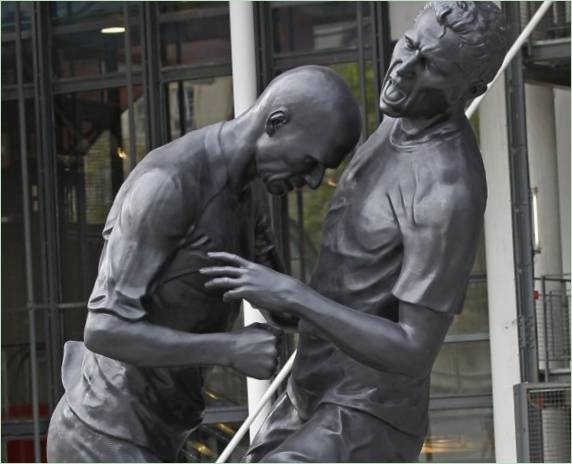 Die Statue eines wütenden Zidane im Centre Pompidou in Paris