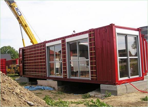 Bauarbeiten für ein Containerhaus