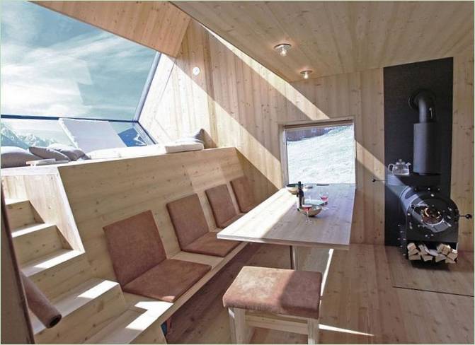 Lounge auf der Fensterbank im Ufogel-Haus