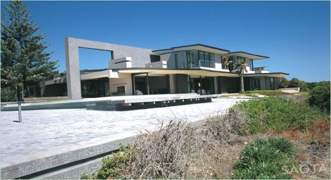 Ein luxuriöses Haus am Meer in Afrika