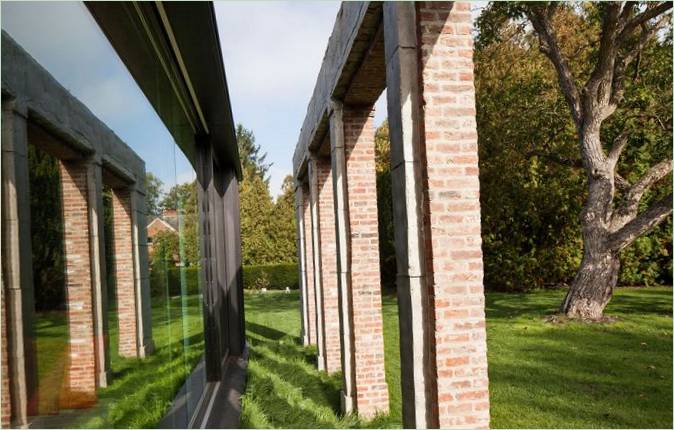 Farbenfrohe Innengestaltung des Hauses La Branche in Heverle, Belgien