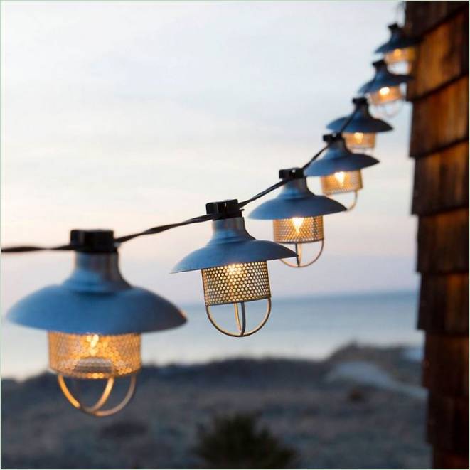 Moderne Außenmöbel: Stargazer Garden Trellis String Lights