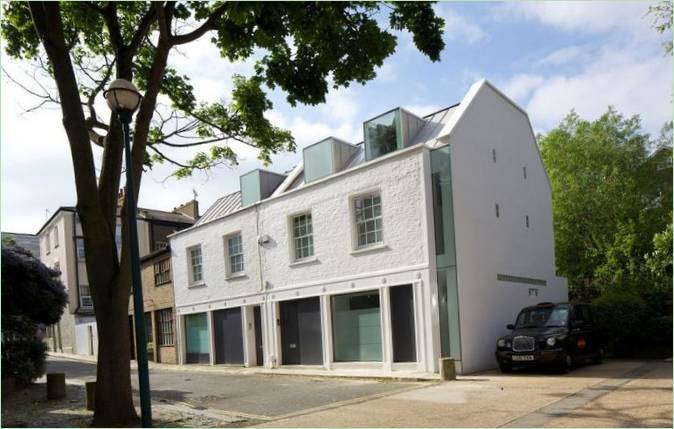 Die Fassade des Mews House Primrose Hill 2 in London