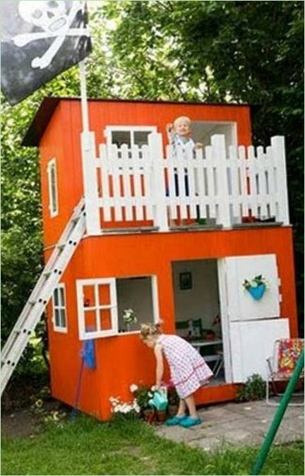 Ein Spielhaus für Kinder im Garten