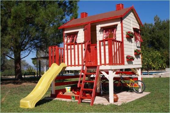 Spielhaus für Kinder im Garten