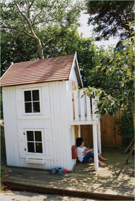 Das Spielhaus für Kinder im Garten