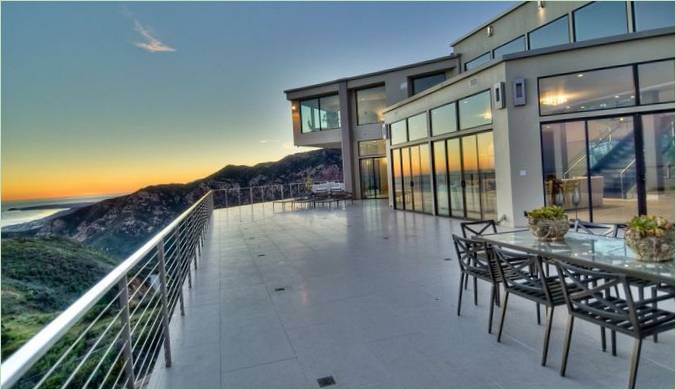 Ein schönes Haus am Meer in Malibu