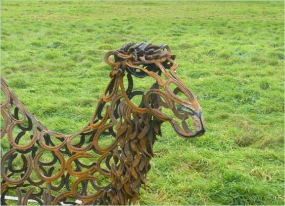 Hufeisenskulptur von Tom Hill