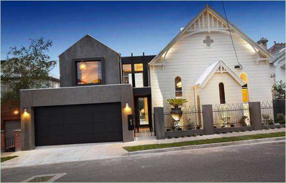 Umbau einer anglikanischen Kirche in ein Wohnhaus durch Bagnato Architects