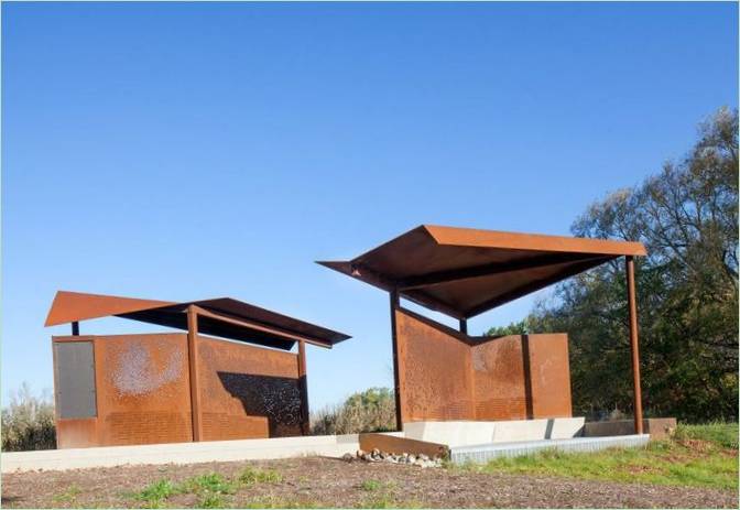 Die Stahlpavillons für die Vogelbeobachtung im Park