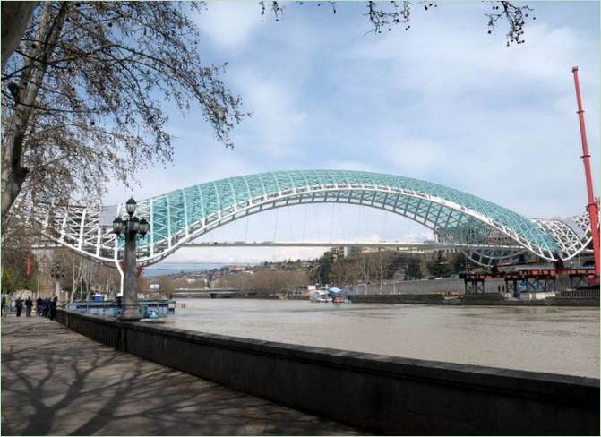 Die Friedensbrücke in Tiflis