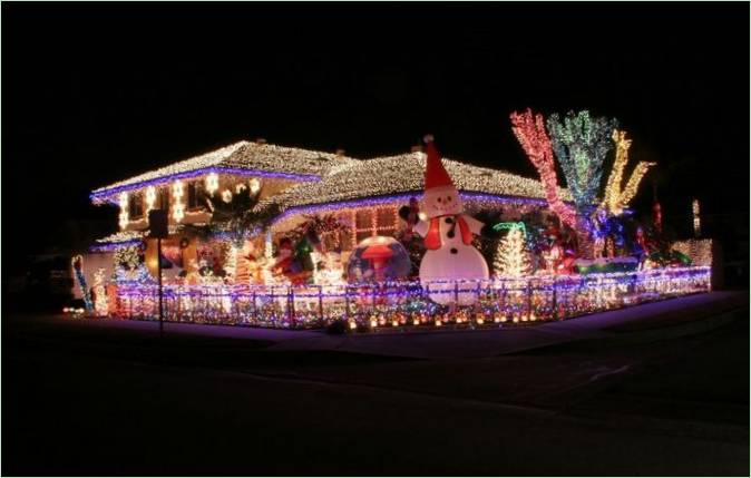 Weihnachtsdekoration der Fassade